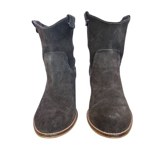 Dolce Vita Women’s Gray Suede Ankle Booties Block Heel 7.5 by trying on - Picture 2 of 7